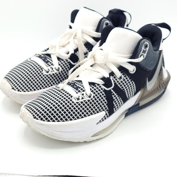 Athletic_Shoes